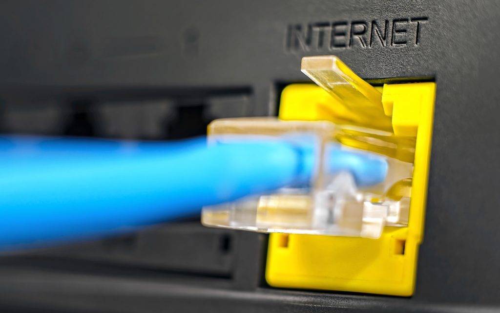Установка интернета в квартире: как спрятать интернет кабель и где .
